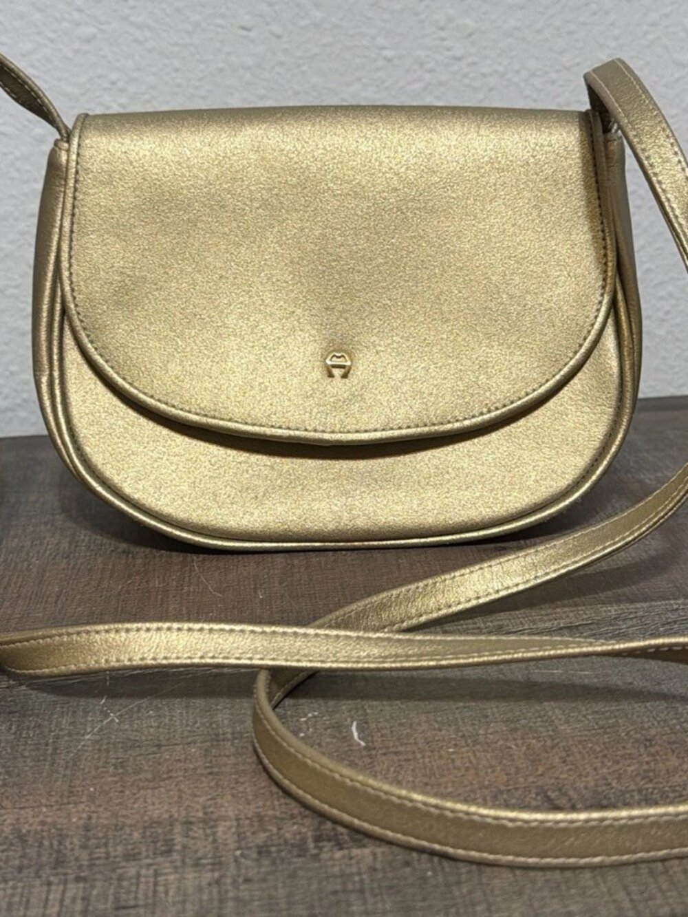 Etienne Aigner Gold Leather Crossbody Bag Gold Logo Minimalist Flap Purse